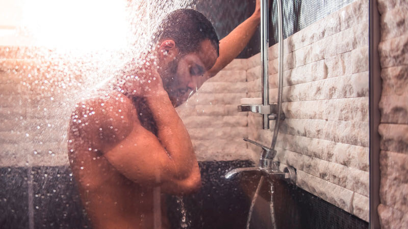 duchas-de-agua-fria-para-quemar-grasa